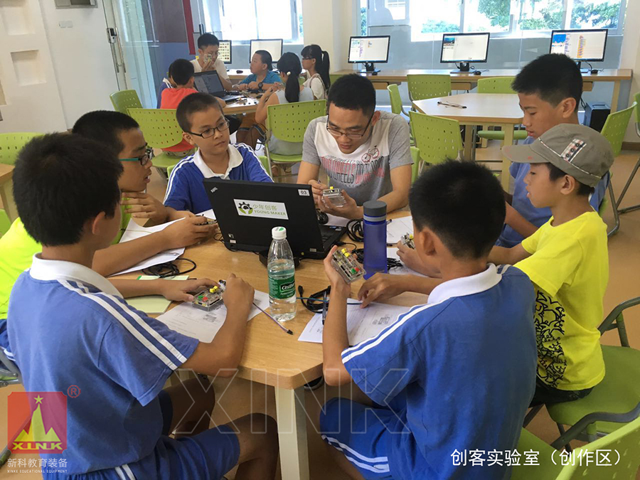 <a href='http://www.yelala.cn' target='1' style='font-size:14px; font-weight:bold; color:#0080ff;'>創客實驗室</a>