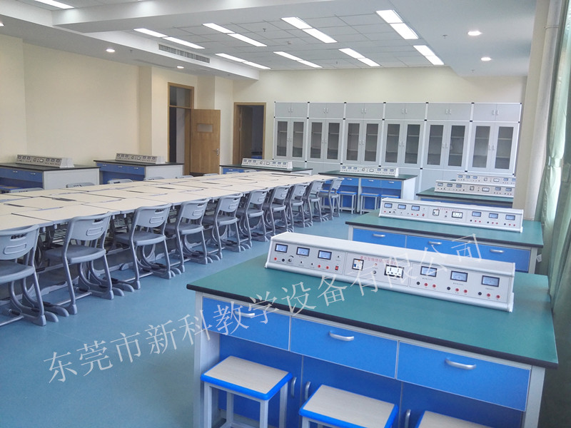 <a href='http://www.yelala.cn/' target='1' style='font-size:14px; font-weight:bold; color:#0080ff;'>物理實驗室</a>教室