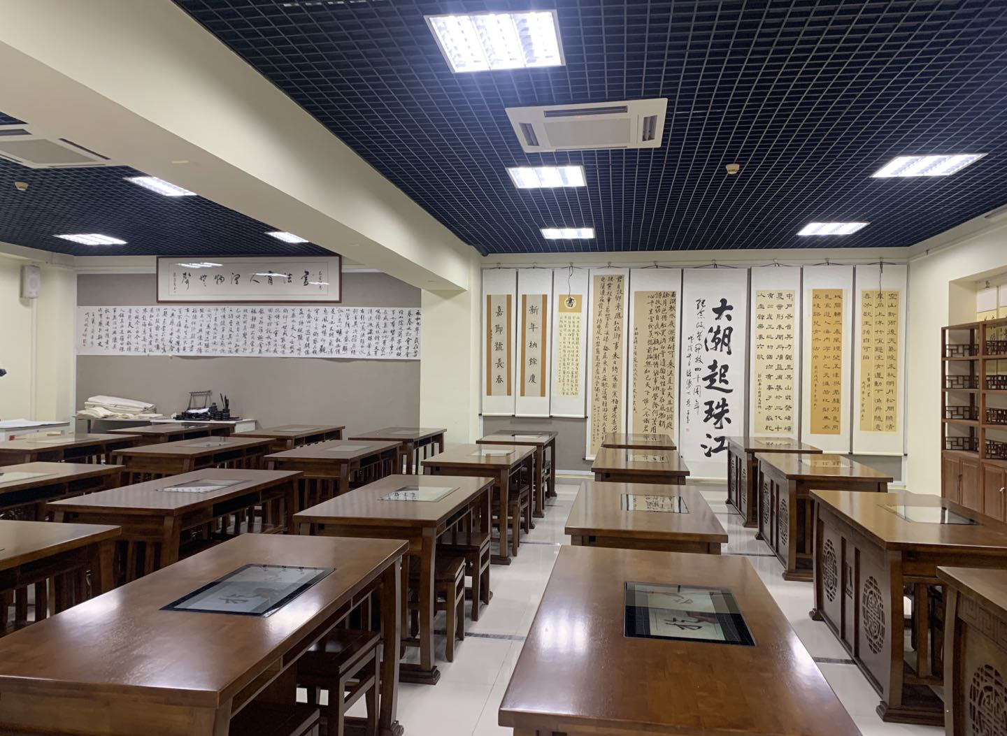 <a href='http://www.yelala.cn/chanpin/57-1.html' target='1' style='font-size:18px; font-weight:bold; color:#000000;'>書法室</a>