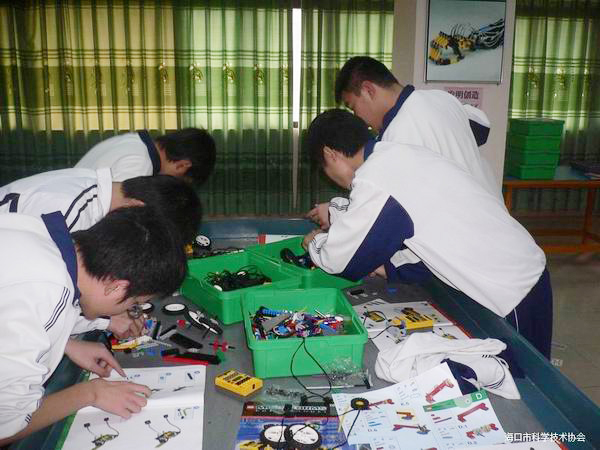 <a href='http://www.yelala.cn/chanpin/60-1.html' target='1' style='font-size:18px; font-weight:bold; color:#000000;'>機器人功能室</a>2