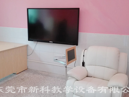 <a href='http://www.yelala.cn' target='1' style='font-size:14px; font-weight:bold; color:#0080ff;'>心理咨詢室</a>布置