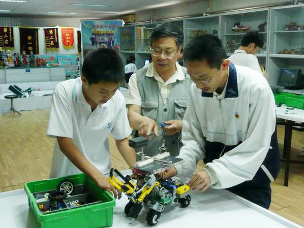 <a href='http://www.yelala.cn/chanpin/60-1.html' target='1' style='font-size:18px; font-weight:bold; color:#000000;'>機器人功能室</a>5